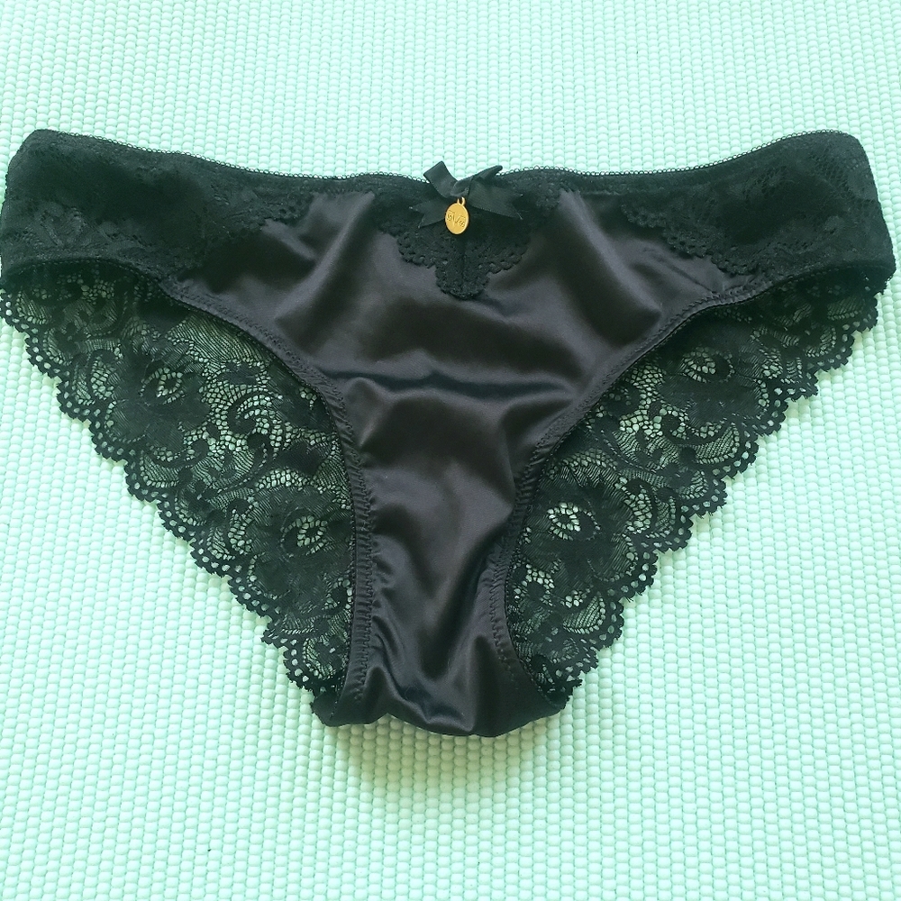 NWOT Versace 19V69 Lace Bikini Panties Size L Black